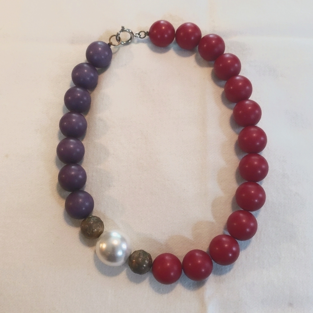 Statement single faux pearl chocker